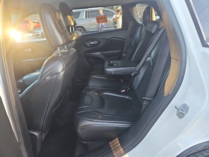 Used 2019 Jeep Cherokee Latitude Plus FWD image 7