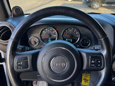 Used 2011 Jeep Wrangler Unlimited Sport image 8