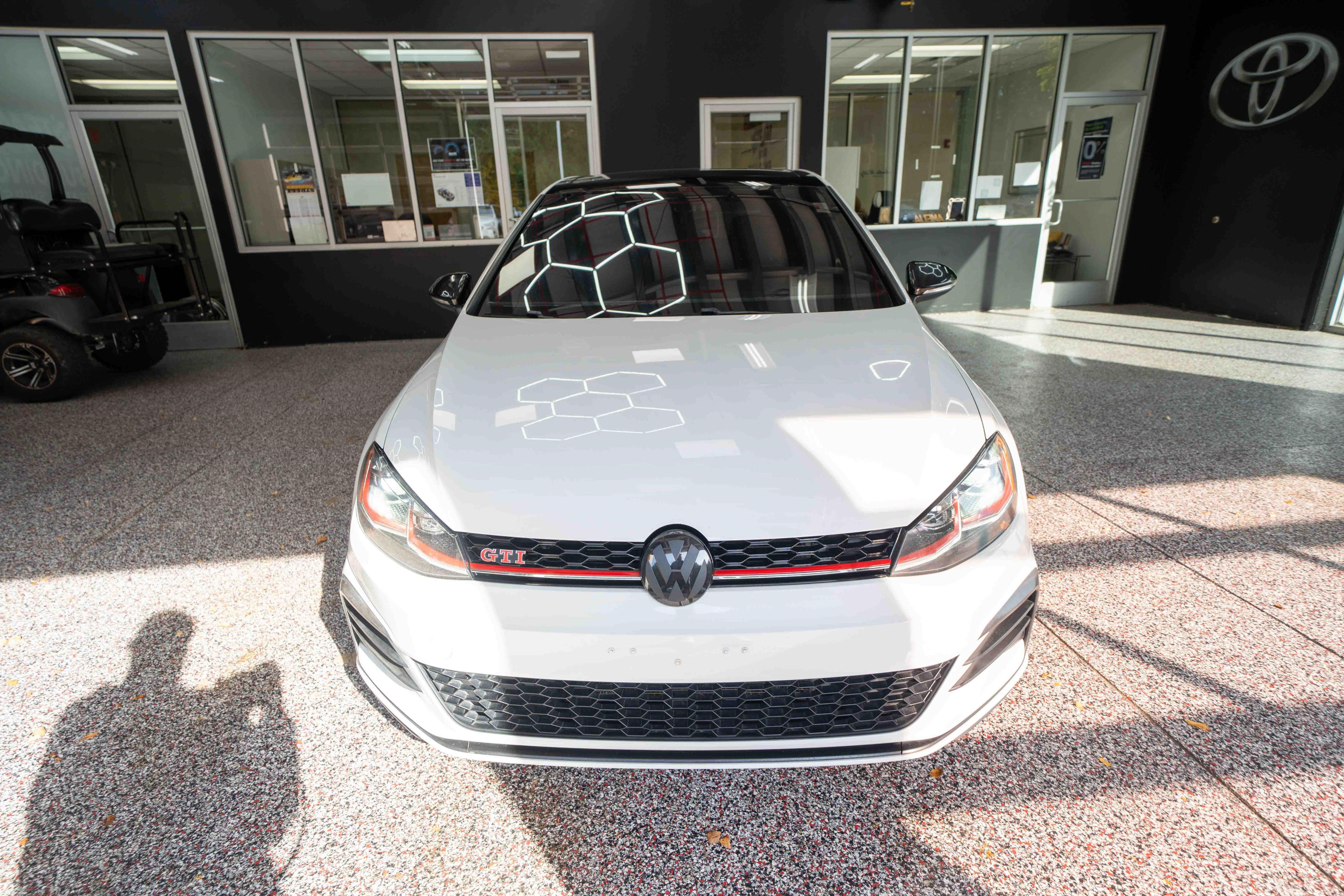 Used 2019 Volkswagen Golf 4-Door FWD image 6