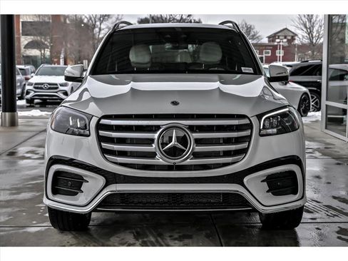 New 2026 Mercedes-Benz GLS 580 4MATIC image 4