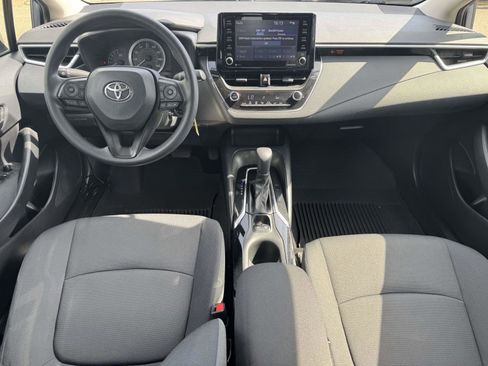 Used 2022 Toyota Corolla LE FWD image 2