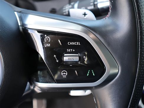 Used 2022 Jaguar F-PACE SVR image 34