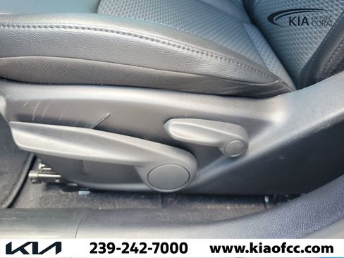Used 2025 Jeep Compass Latitude AWD/4WD image 18