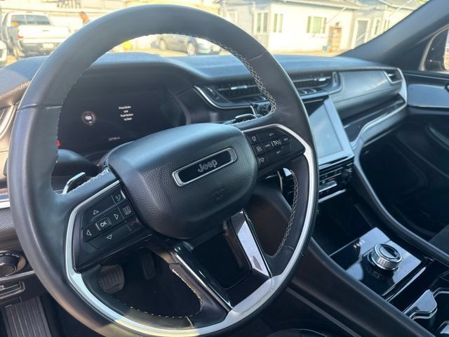 Used 2023 Jeep Grand Cherokee L Laredo RWD image 9