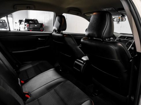 Used 2015 Toyota Camry SE FWD image 33