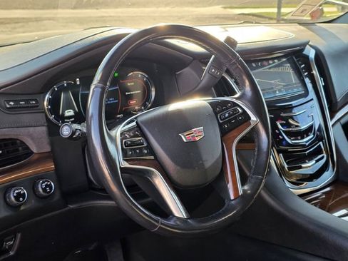 Used 2019 Cadillac Escalade Premium Luxury image 16