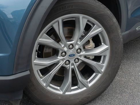 Used 2020 Ford Explorer XLT w/ Equipment Group 202A RWD image 2