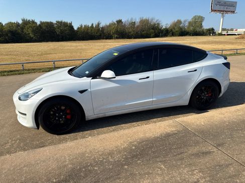 Used 2018 Tesla Model 3 RWD image 4