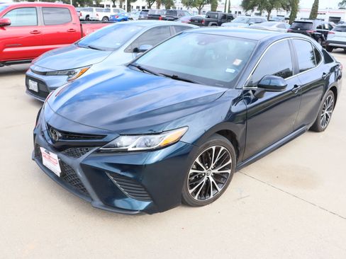 Used 2019 Toyota Camry SE image 5