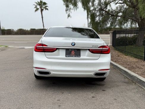 Used 2018 BMW 750i image 4