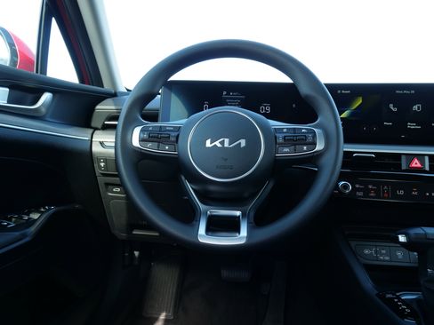 New 2025 Kia K5 LXS image 18