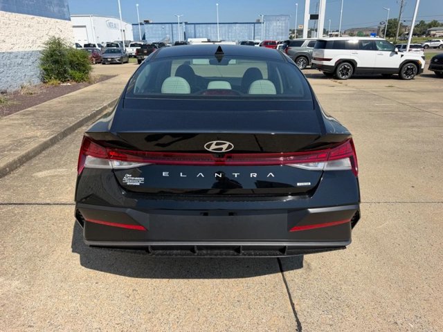 New 2026 Hyundai Elantra Limited FWD image 4