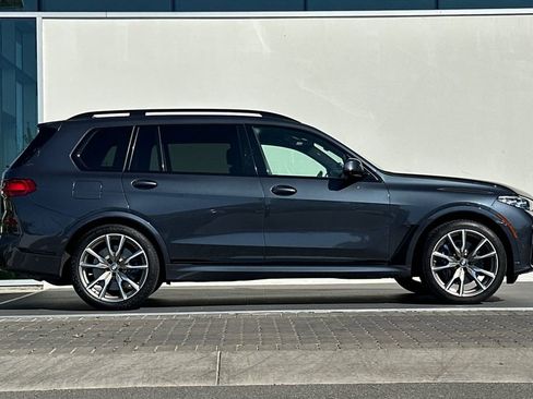 Used 2022 BMW X7 M50i image 2