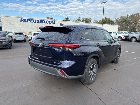 Used 2020 Toyota Highlander XLE image 3