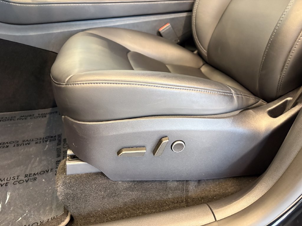 Used 2025 Tesla Model Y Long Range RWD image 17