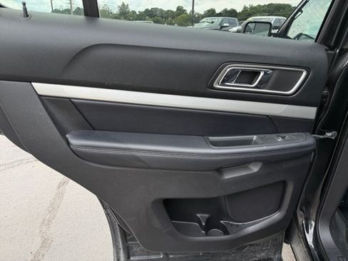 Used 2017 Ford Explorer XLT FWD image 22