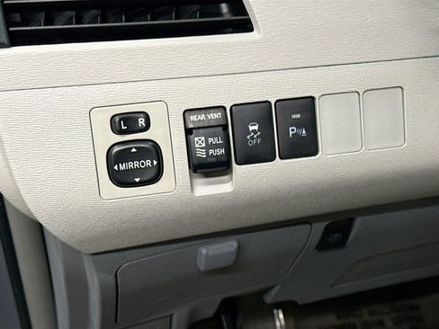 Used 2013 Toyota Sienna XLE image 12