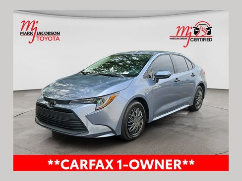 Used 2025 Toyota Corolla LE w/ Convenience Package FWD image 1