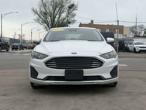 Used 2019 Ford Fusion SE FWD image 2