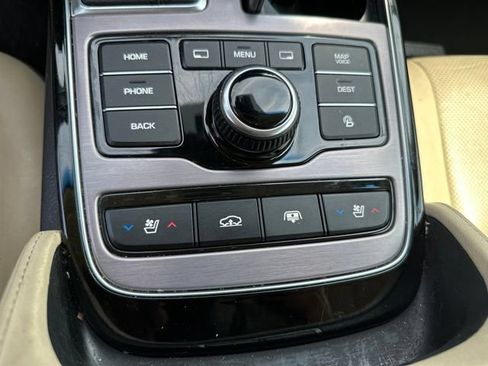 Used 2014 Hyundai Equus Signature RWD image 12