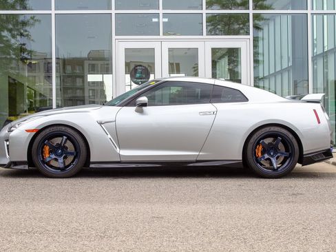 Used 2020 Nissan GT-R Premium w/ Premium Interior Package AWD/4WD image 7