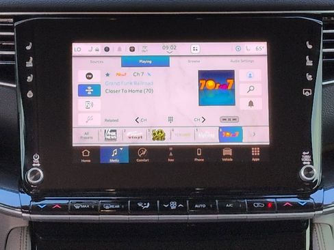 Certified 2024 Jeep Wagoneer L 4WD w/ Premium Group I image 17