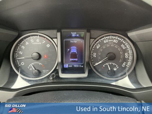 Used 2019 Toyota Tacoma TRD Sport image 11