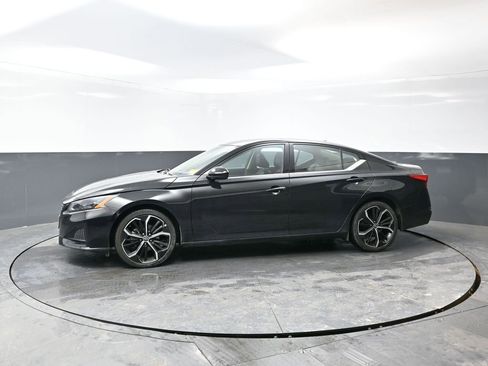 Used 2024 Nissan Altima 2.5 SR image 11