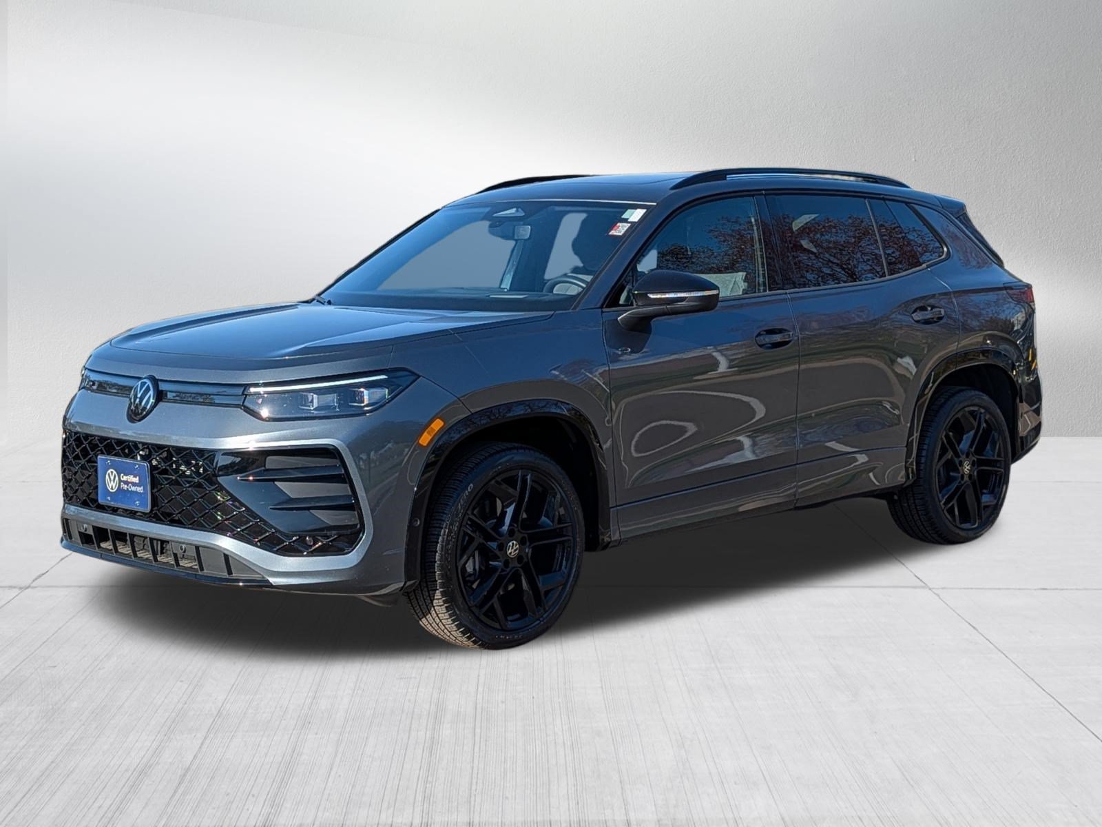 Certified 2026 Volkswagen Tiguan SE R-Line AWD/4WD image 3