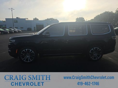 Used 2023 Jeep Grand Wagoneer Series III AWD/4WD image 2