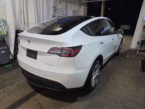 Used 2020 Tesla Model Y Long Range image 3