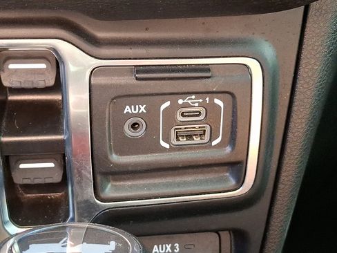 Used 2024 Jeep Wrangler Willys image 23