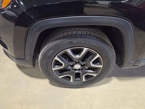 Used 2022 Jeep Compass Latitude w/ Convenience Group AWD/4WD image 3