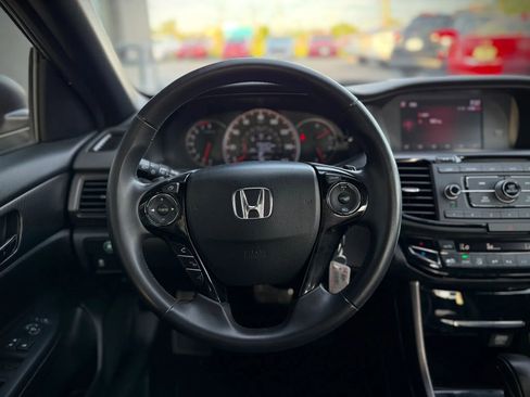 Used 2017 Honda Accord Sport image 9