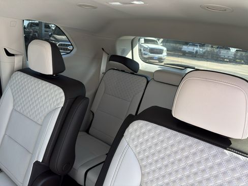 Used 2027 GMC Acadia Denali FWD image 19