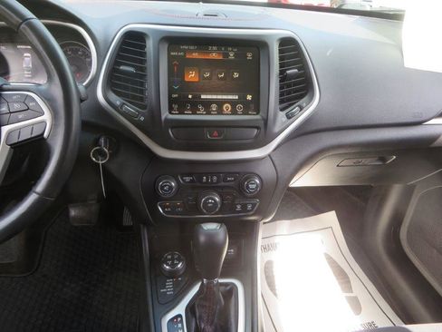 Used 2015 Jeep Cherokee Trailhawk w/ Trailer Tow Group AWD/4WD image 19
