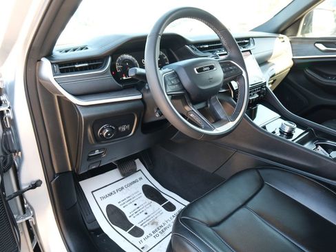 Used 2024 Jeep Grand Cherokee L Limited w/ Luxury Tech Group II image 3