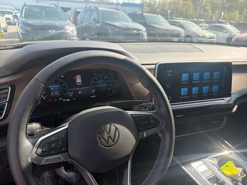 Used 2024 Volkswagen Atlas SE image 14