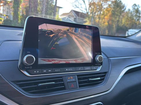 Used 2024 Nissan Altima 2.5 SV image 23