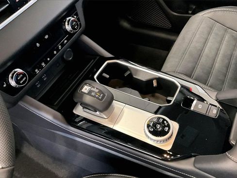 New 2026 Mitsubishi Outlander SE image 8