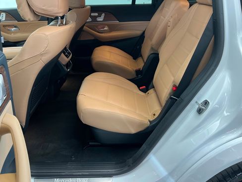 New 2026 Mercedes-Benz GLS 580 4MATIC image 21