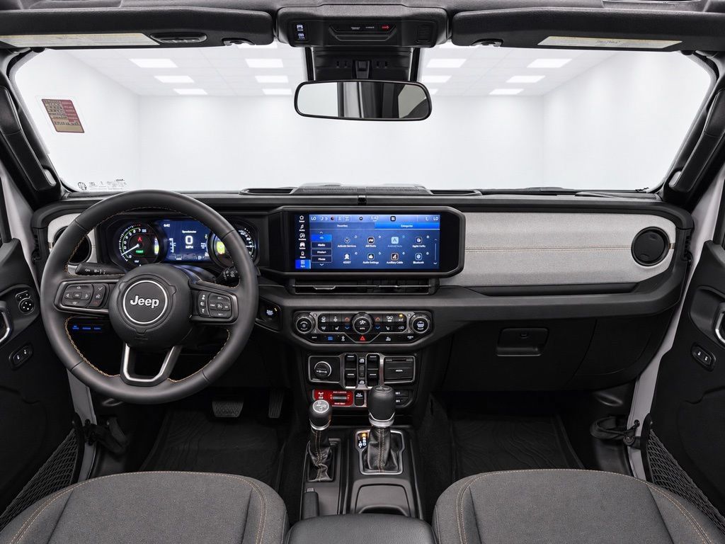 Used 2024 Jeep Wrangler Unlimited AWD/4WD image 30