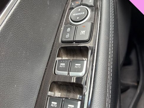 Used 2019 Kia Sorento LX image 9