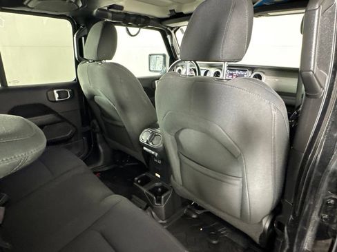 Used 2022 Jeep Wrangler Unlimited Sahara AWD/4WD image 40