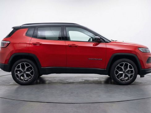 Used 2025 Jeep Compass Limited AWD/4WD image 11