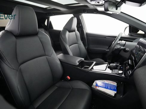 Used 2023 Toyota bZ4X Limited image 8