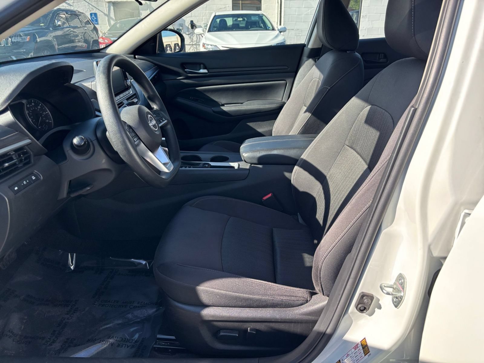 Used 2025 Nissan Altima 2.5 SV FWD image 27