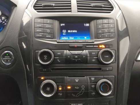 Used 2017 Ford Explorer XLT image 25