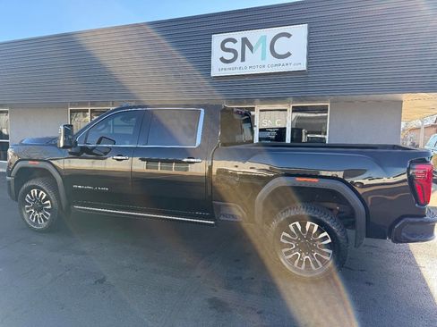 Used 2024 GMC Sierra 2500 Denali Ultimate w/ Max Trailering Package image 11