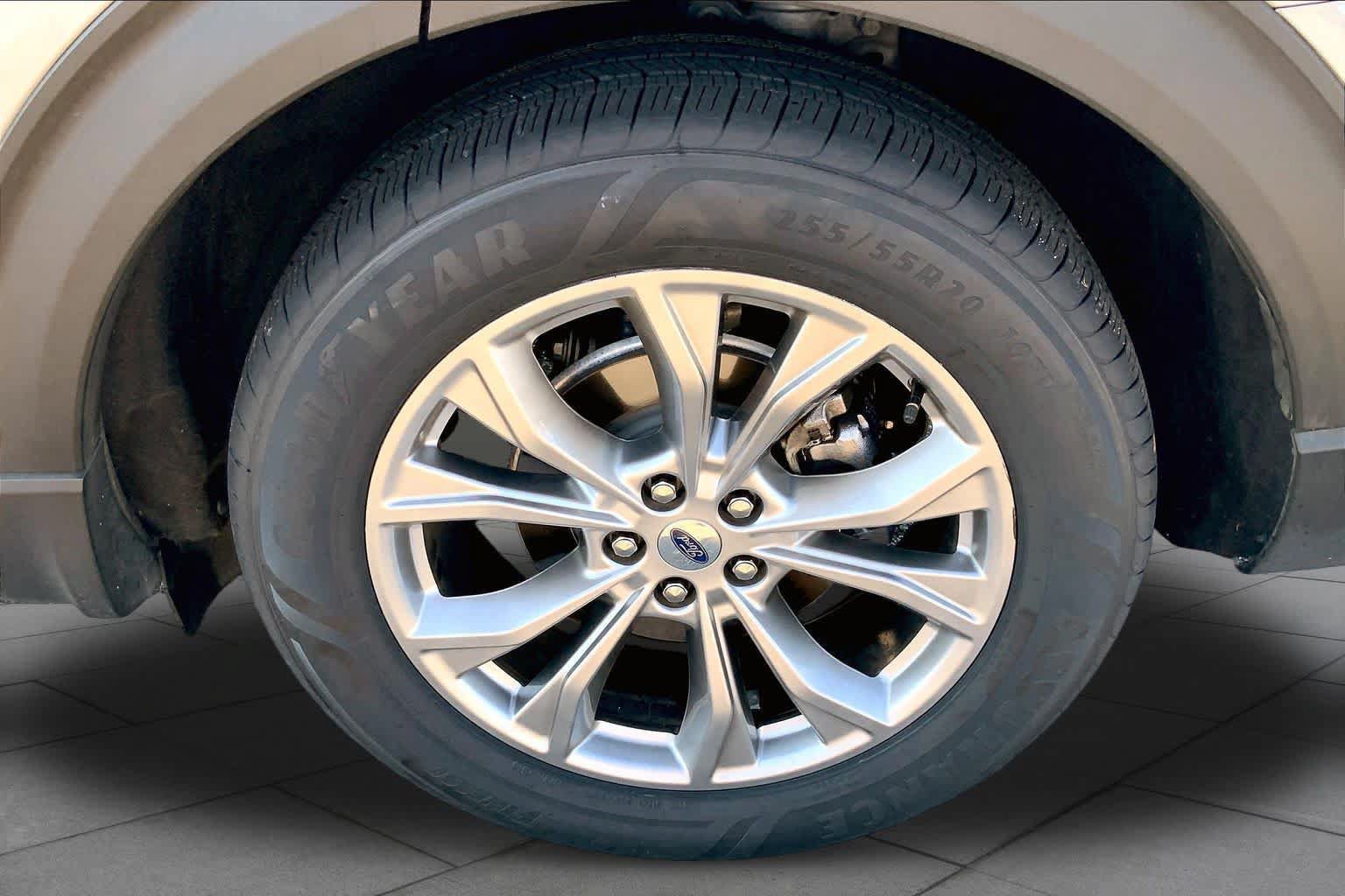 Certified 2022 Ford Explorer XLT w/ Equipment Group 202A RWD image 10